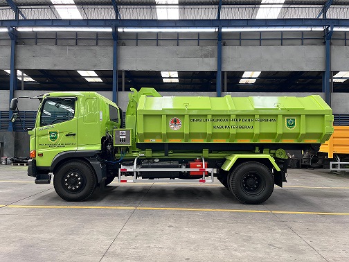 TRUK ARM ROLL (DOUBLE HYDROLIK) + KONTAINER SAMPAH BAK TERTUTUP 10M3 FG 260 JJ HINO