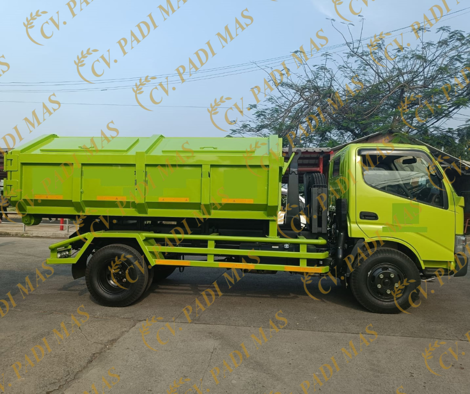 TRUK ARM ROLL SINGLE HYDROLIK + KONTAINER SAMPAH TERTUTUP 6M3 136 HDX 6.8 PTO HINO